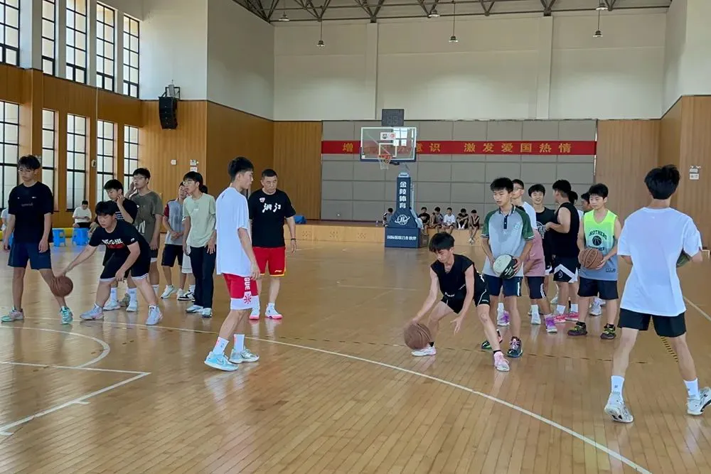 为什么智能指导能帮助提高篮球技能_1